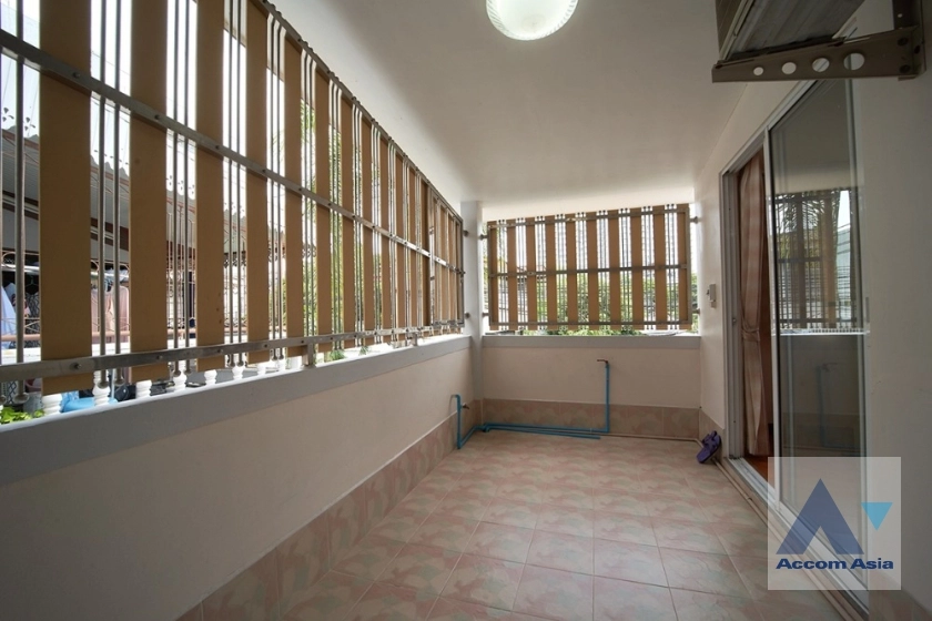 21  3 br House For Rent in Sathorn ,Bangkok BRT Thanon Chan AA35724