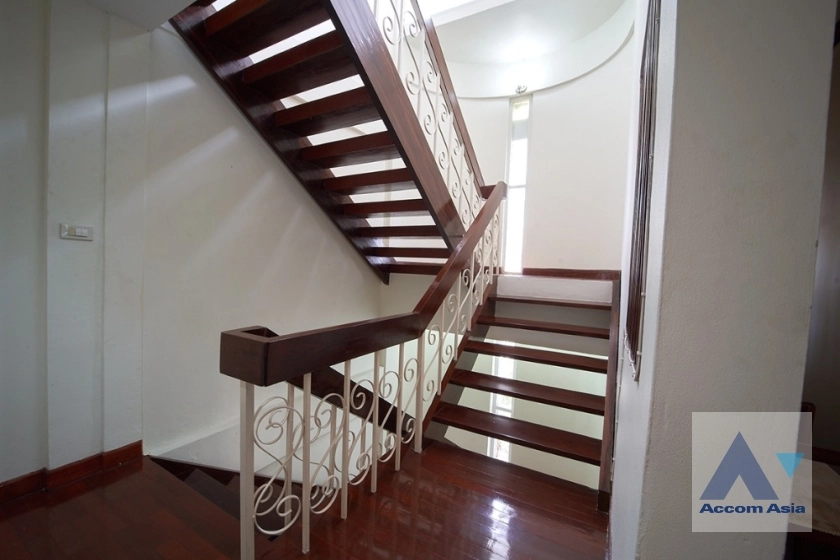 17  3 br House For Rent in Sathorn ,Bangkok BRT Thanon Chan AA35724