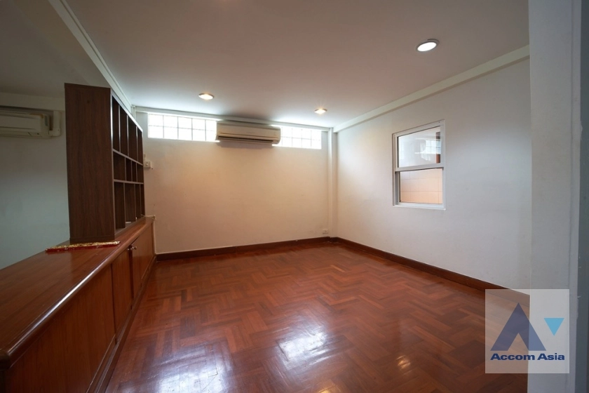 19  3 br House For Rent in Sathorn ,Bangkok BRT Thanon Chan AA35724