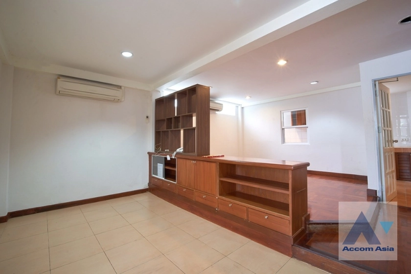  1  3 br House For Rent in Sathorn ,Bangkok BRT Thanon Chan AA35724