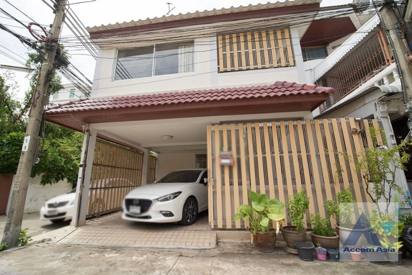 unit 3 Bedrooms  House For Rent in Sathorn, Bangkok  near BRT Thanon Chan (AA35724)