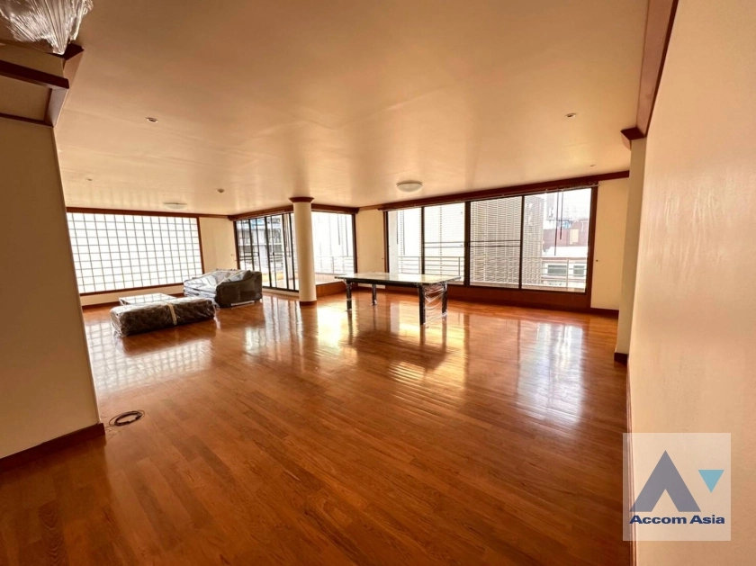 unit 4 Bedrooms  Apartment For Rent & Sale in Sukhumvit, Bangkok  near BTS Asok - MRT Sukhumvit (AA35736)
