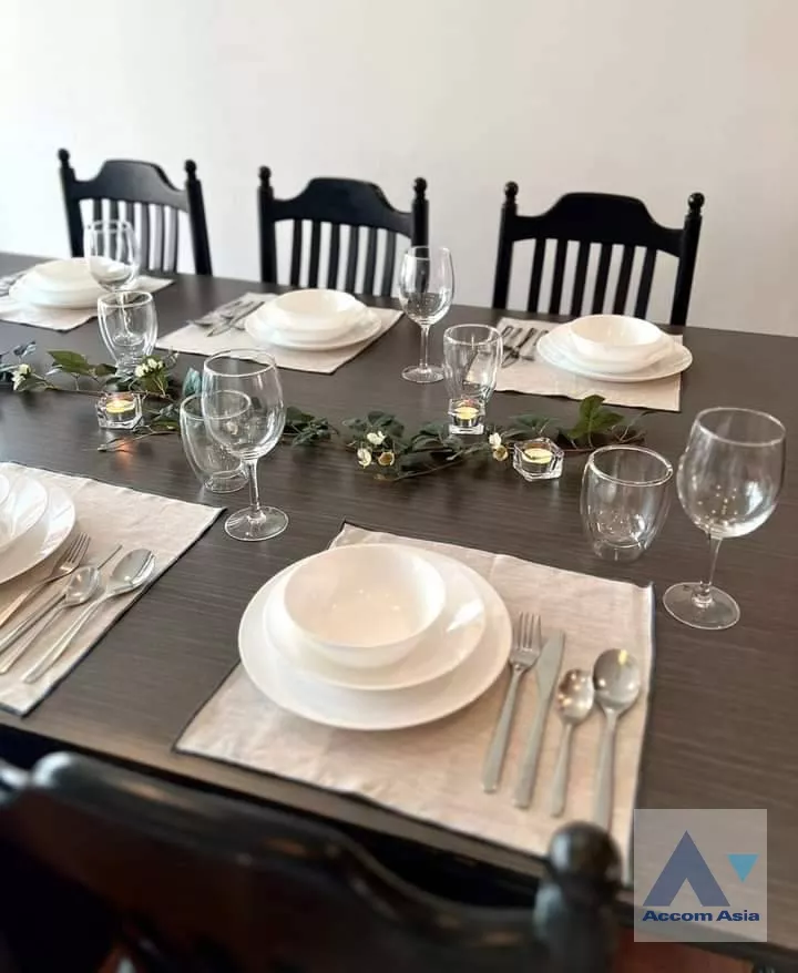 unit 3 Bedrooms  Apartment For Rent & Sale in Sukhumvit, Bangkok  near BTS Phrom Phong - MRT Phetchaburi (AA35737)