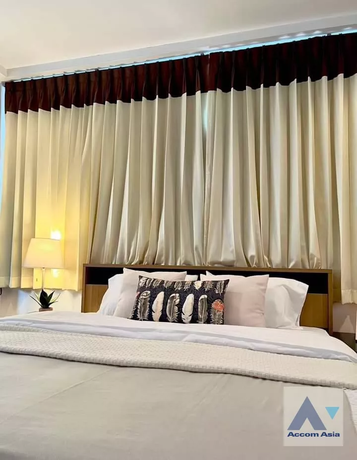 unit 3 Bedrooms  Apartment For Rent & Sale in Sukhumvit, Bangkok  near BTS Phrom Phong - MRT Phetchaburi (AA35737)