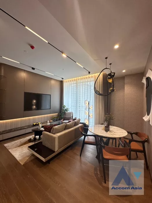  2 Bedrooms  Condominium For Sale in Ploenchit, Bangkok  near BTS Ploenchit (AA35740)