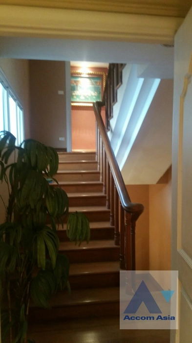  1  5 br House For Rent in Ploenchit ,Bangkok BTS Ratchadamri AA35743