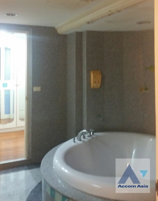 6  5 br House For Rent in Ploenchit ,Bangkok BTS Ratchadamri AA35743