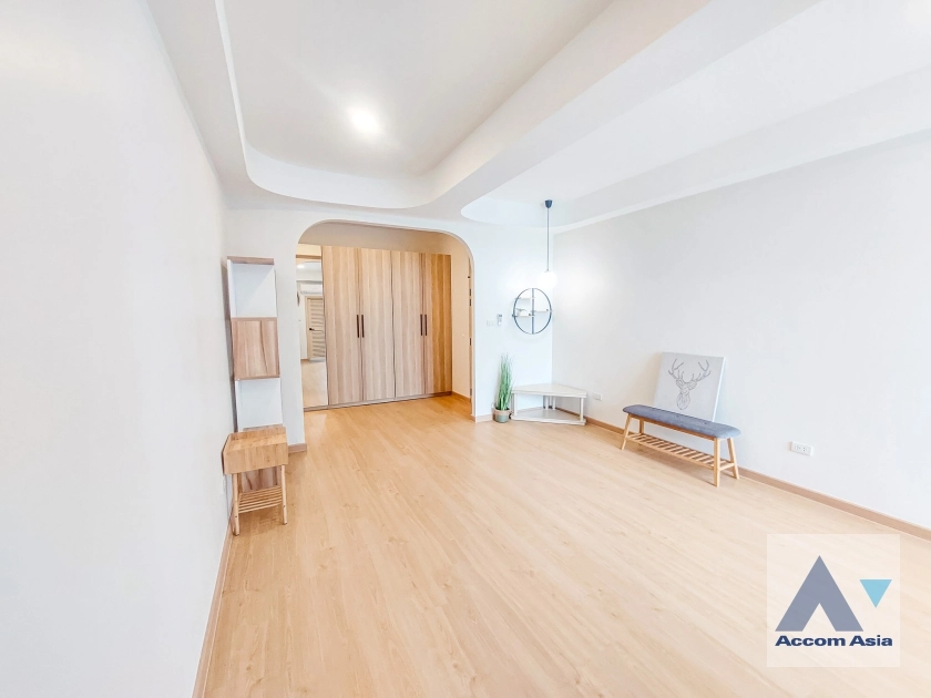 30  4 br House for rent and sale in Sukhumvit ,Bangkok BTS Thong Lo AA35744