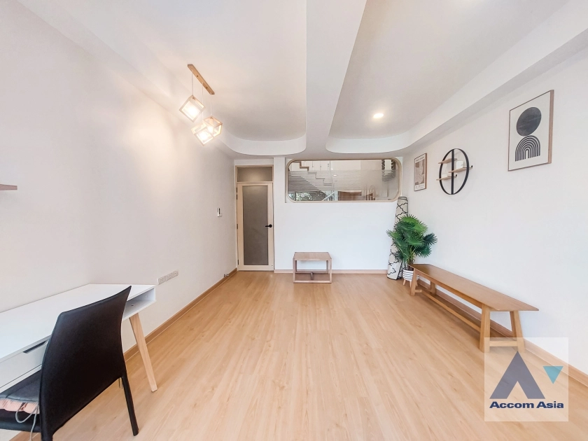 35  4 br House for rent and sale in Sukhumvit ,Bangkok BTS Thong Lo AA35744