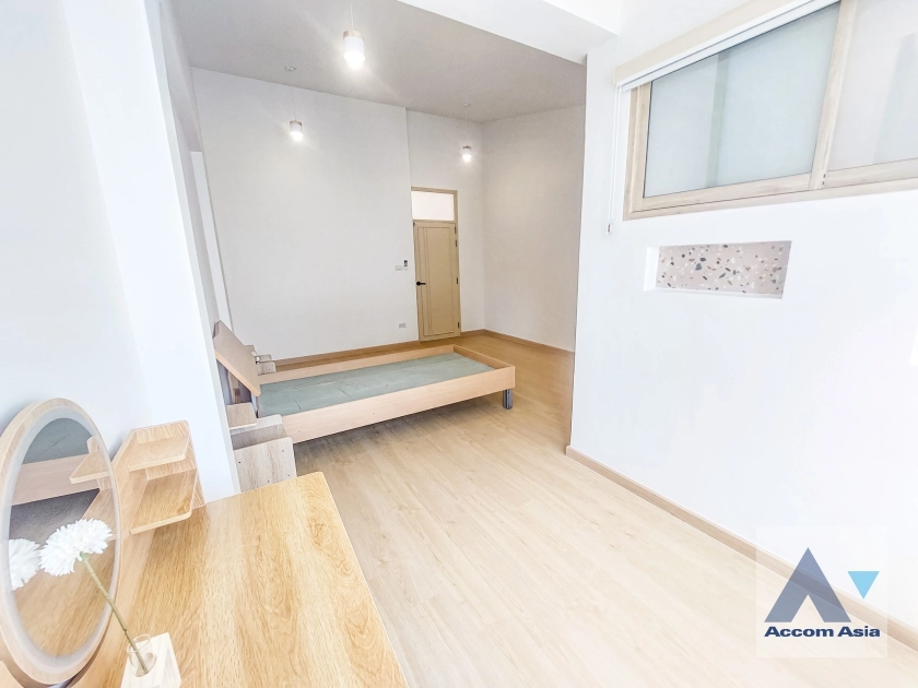 40  4 br House for rent and sale in Sukhumvit ,Bangkok BTS Thong Lo AA35744