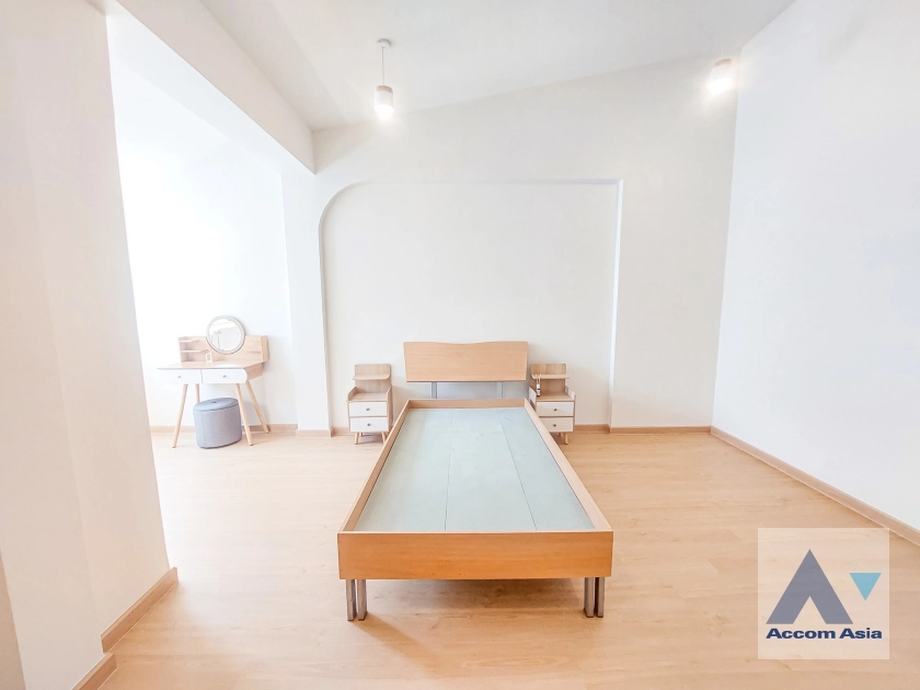 39  4 br House for rent and sale in Sukhumvit ,Bangkok BTS Thong Lo AA35744