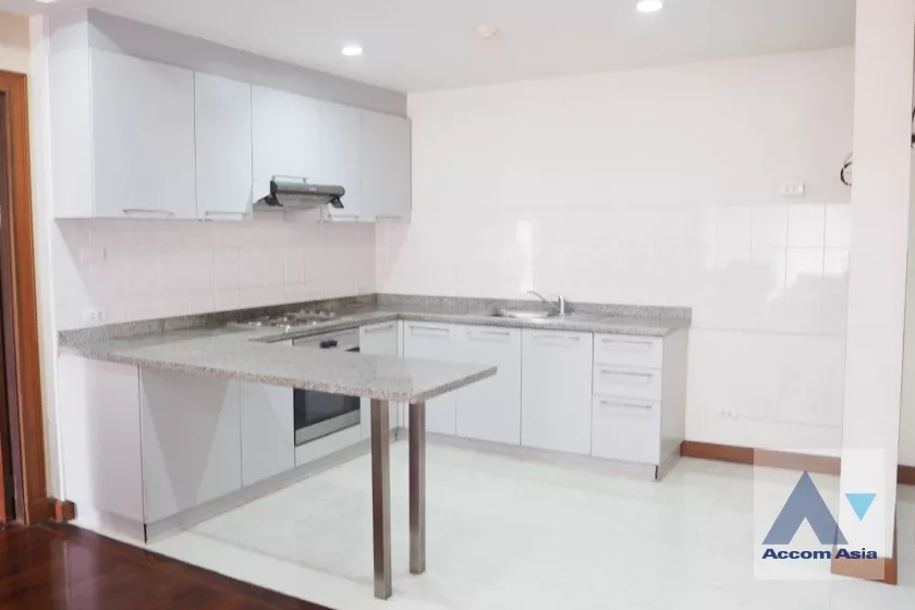  2 Bedrooms  Apartment For Rent in Ploenchit, Bangkok  near BTS Ploenchit (AA35745)