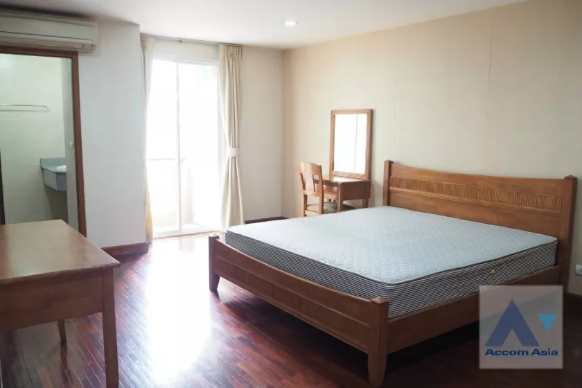  2 Bedrooms  Apartment For Rent in Ploenchit, Bangkok  near BTS Ploenchit (AA35745)