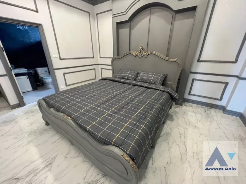 12  10 br House For Sale in Petchkasem ,Bangkok  AA35759