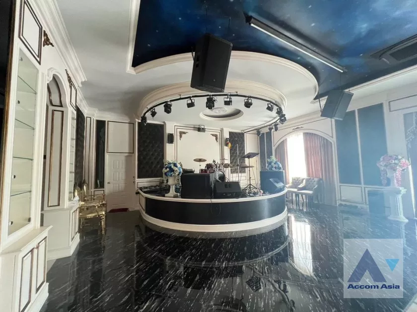 20  10 br House For Sale in Petchkasem ,Bangkok  AA35759