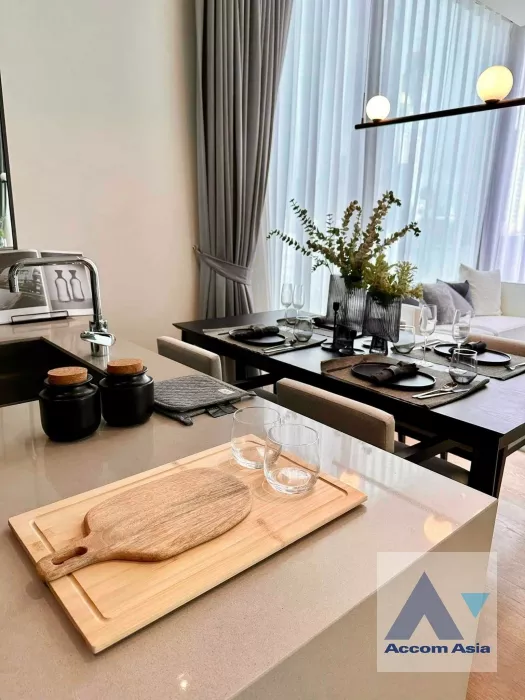 Fully Furnished |  2 Bedrooms  Condominium For Rent & Sale in Ploenchit, Bangkok  near BTS Chitlom (AA35762)