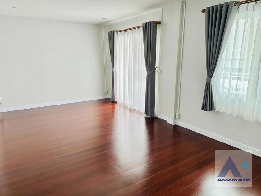 8  3 br Townhouse for rent and sale in Sukhumvit ,Bangkok BTS Ekkamai AA35764