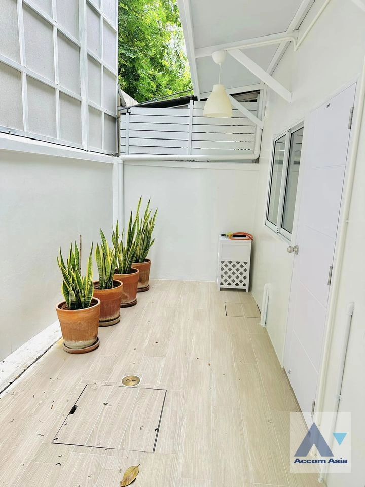 5  3 br Townhouse for rent and sale in Sukhumvit ,Bangkok BTS Ekkamai AA35764