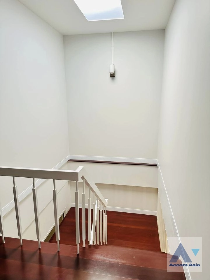 7  3 br Townhouse for rent and sale in Sukhumvit ,Bangkok BTS Ekkamai AA35764