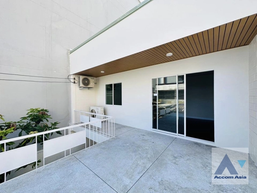  1  3 br Townhouse for rent and sale in Sukhumvit ,Bangkok BTS Ekkamai AA35764