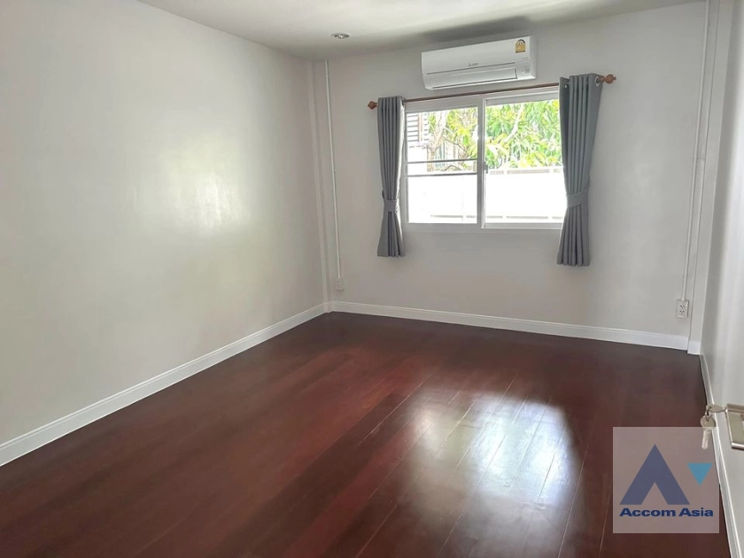9  3 br Townhouse for rent and sale in Sukhumvit ,Bangkok BTS Ekkamai AA35764
