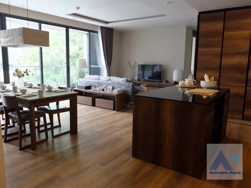  3 Bedrooms  Apartment For Rent in Sukhumvit, Bangkok  near BTS Phrom Phong (AA35787)