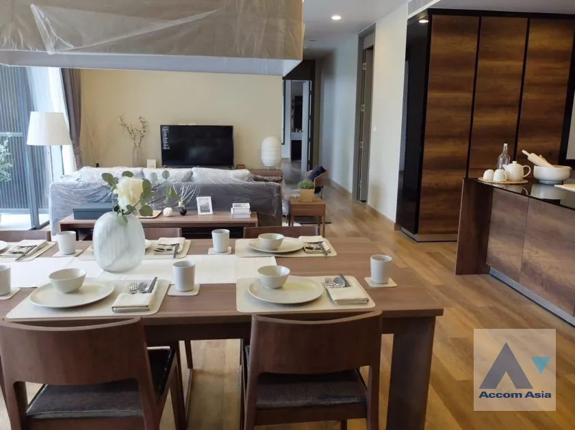 unit 3 Bedrooms  Apartment For Rent in Sukhumvit, Bangkok  near BTS Phrom Phong (AA35787)