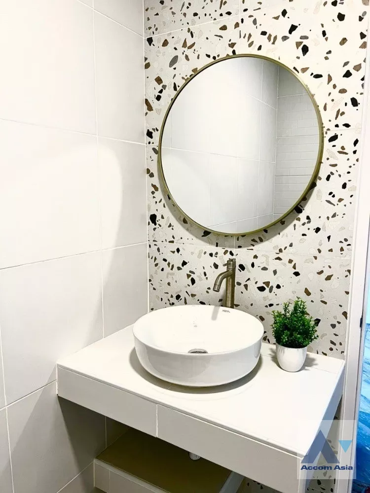 unitHome Office, Pet friendly |  5 Bedrooms  House For Rent & Sale in Sukhumvit, Bangkok  near BTS Phra khanong (AA35823)