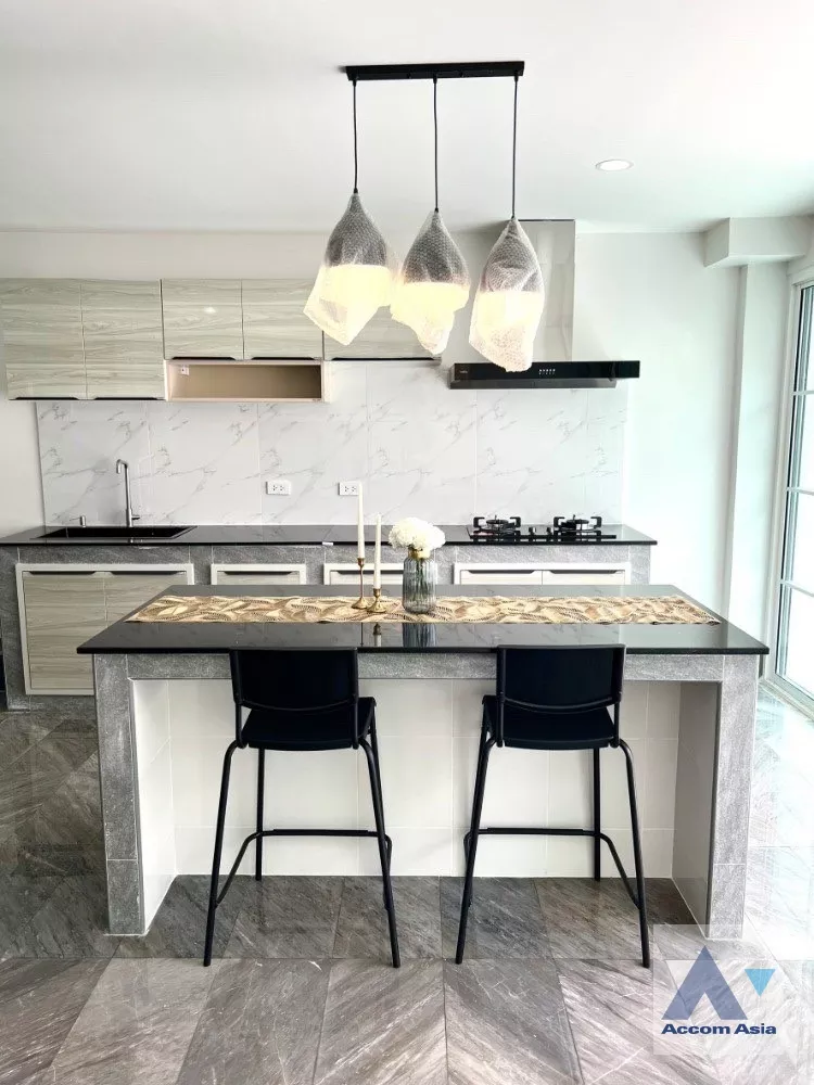 unitHome Office, Pet friendly |  5 Bedrooms  House For Rent & Sale in Sukhumvit, Bangkok  near BTS Phra khanong (AA35823)