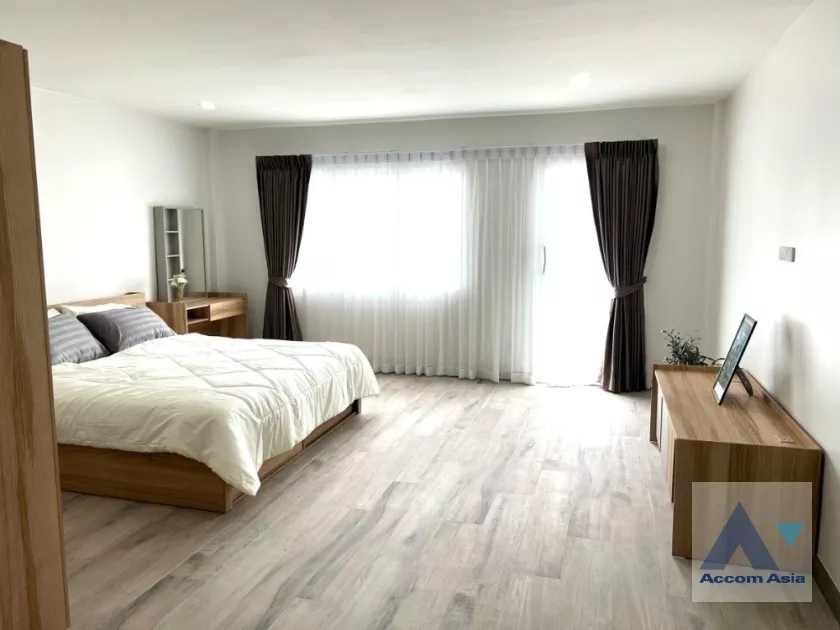  1  5 br House for rent and sale in Sukhumvit ,Bangkok BTS Phra khanong AA35823