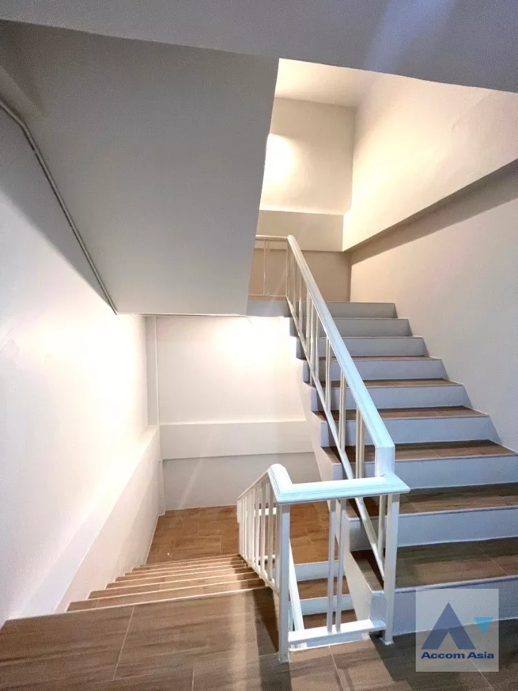 5  5 br House for rent and sale in Sukhumvit ,Bangkok BTS Phra khanong AA35823