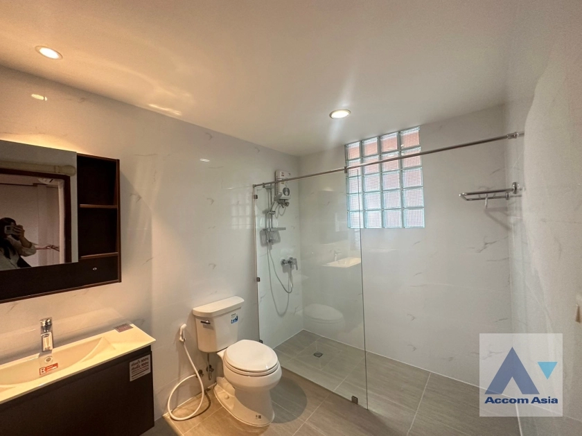 18  4 br Condominium for rent and sale in Phaholyothin ,Bangkok BTS Ari at The Regency   AA35828