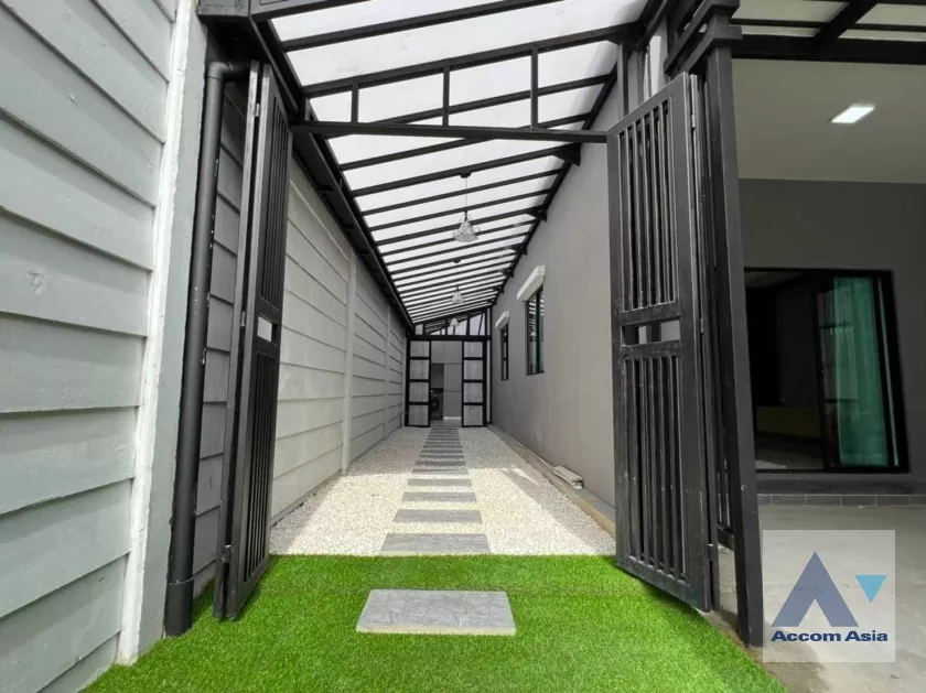  1  3 br Townhouse For Rent in Ratchadaphisek ,Bangkok MRT Sutthisan at The Connect UP 3 AA35835