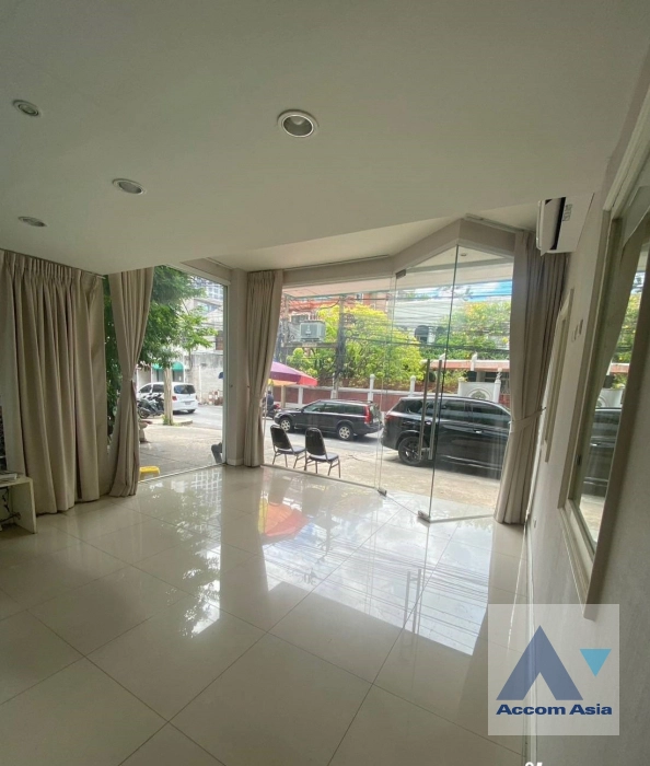 unitOffice |  5 Bedrooms  Building For Rent in Sukhumvit, Bangkok  near BTS Phrom Phong (AA35856)