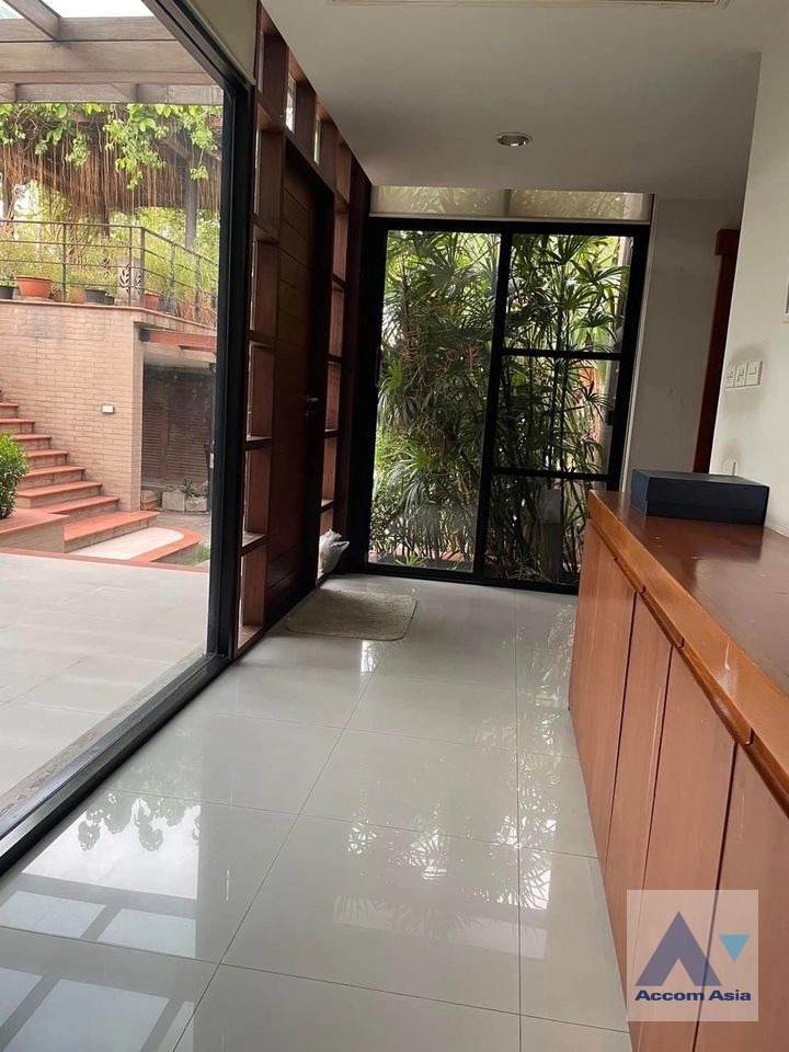 4  4 br House for rent and sale in New Phetchaburi ,Bangkok MRT Phetchaburi AA35870