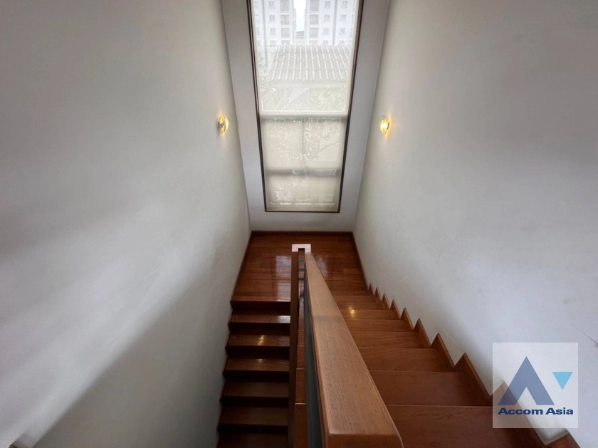 5  4 br House for rent and sale in New Phetchaburi ,Bangkok MRT Phetchaburi AA35870