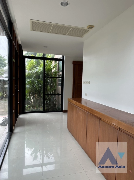19  4 br House for rent and sale in New Phetchaburi ,Bangkok MRT Phetchaburi AA35870