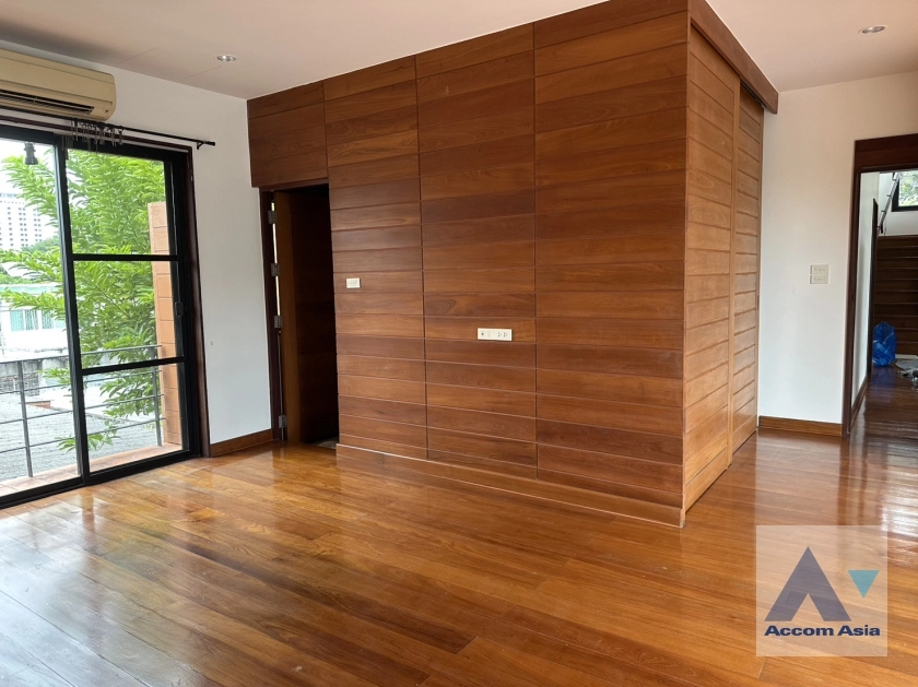 20  4 br House for rent and sale in New Phetchaburi ,Bangkok MRT Phetchaburi AA35870