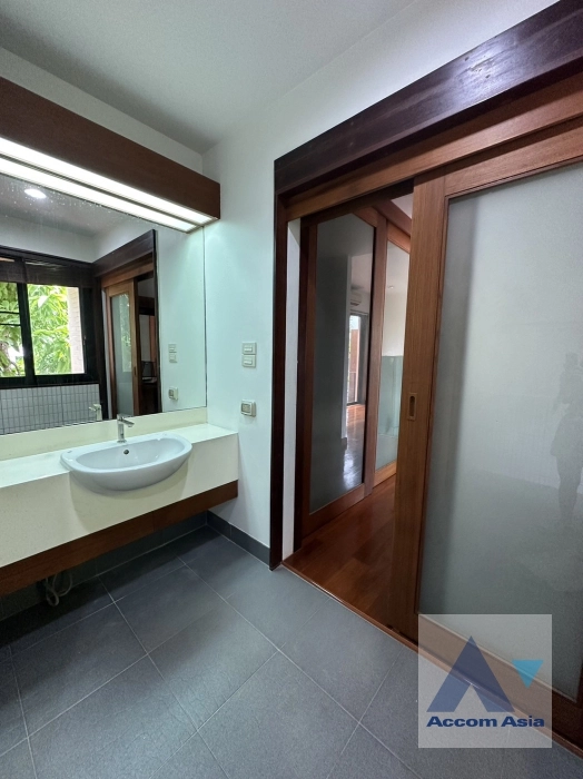 22  4 br House for rent and sale in New Phetchaburi ,Bangkok MRT Phetchaburi AA35870
