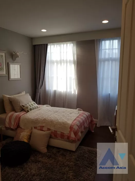  4 Bedrooms  Townhouse For Rent in Sukhumvit, Bangkok  near BTS On Nut (AA35895)