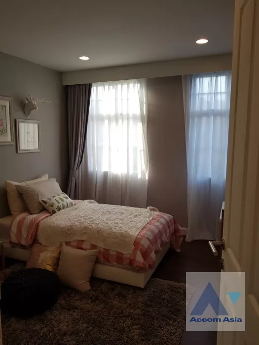 unit 4 Bedrooms  Townhouse For Rent & Sale in Sukhumvit, Bangkok  near BTS On Nut (AA35895)