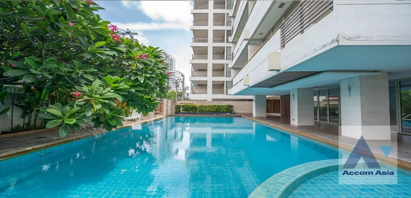 Pet friendly |  3 Bedrooms  Apartment For Rent in Ploenchit, Bangkok  near BTS Ploenchit - MRT Lumphini (AA35896)