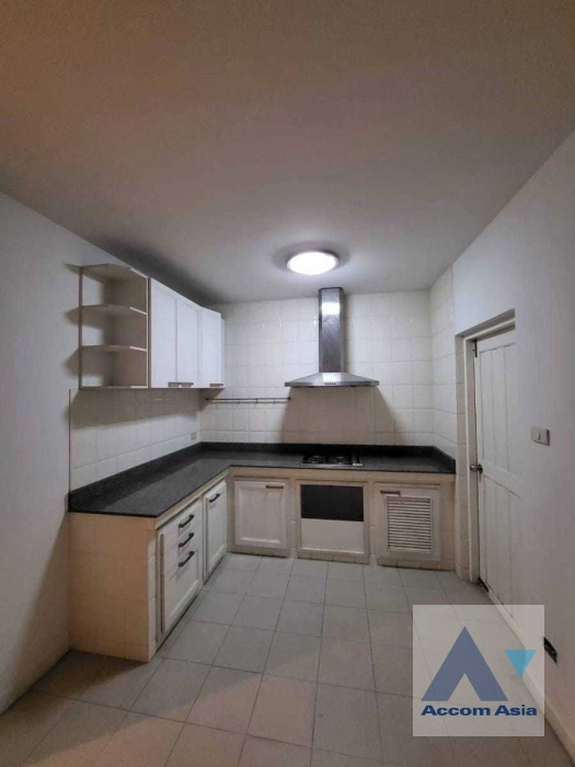 9  6 br House For Sale in Samutprakan ,Samutprakan  at Exclusive House in compound AA35908