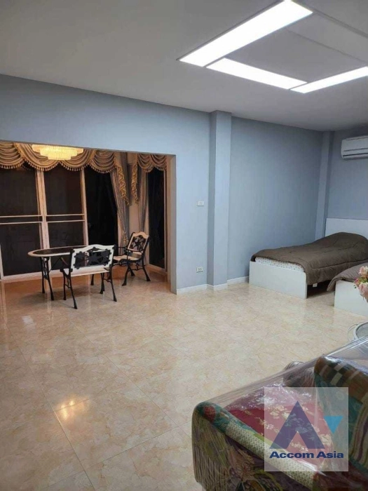 12  6 br House For Sale in Samutprakan ,Samutprakan  at Exclusive House in compound AA35908