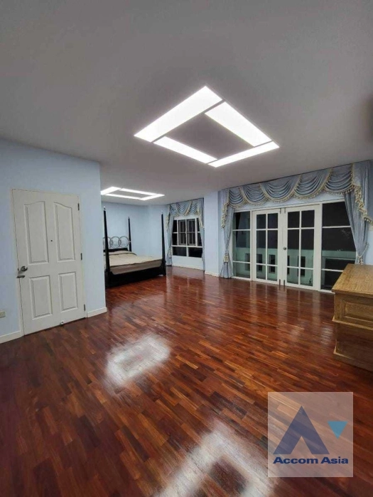 10  6 br House For Sale in Samutprakan ,Samutprakan  at Exclusive House in compound AA35908