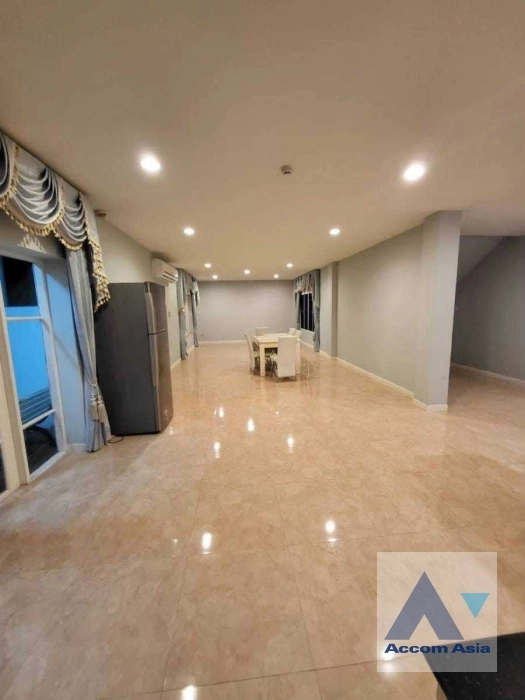 7  6 br House For Sale in Samutprakan ,Samutprakan  at Exclusive House in compound AA35908