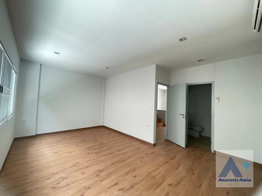 4  4 br House For Rent in Phaholyothin ,Bangkok MRT Lat Phrao AA35914