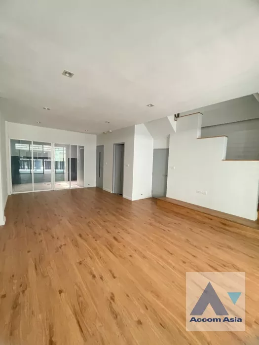  1  4 br House For Rent in Phaholyothin ,Bangkok MRT Lat Phrao AA35914