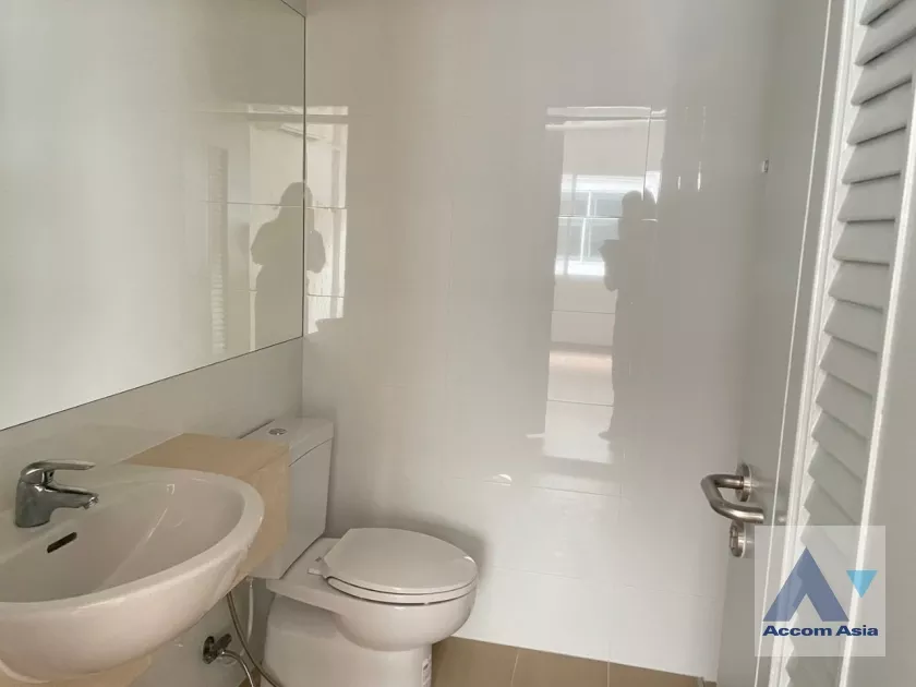 11  4 br House For Rent in Phaholyothin ,Bangkok MRT Lat Phrao AA35914