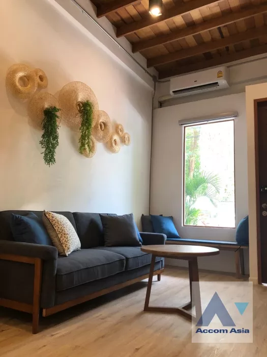 unit 2 Bedrooms  House For Rent in Dusit, Bangkok  (AA35917)